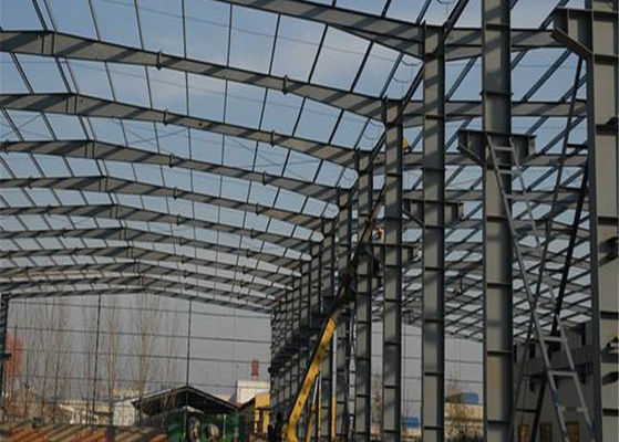 Structure en acier fabriquée galvanisée de bâtiment à pans de bois de la lumière Q345