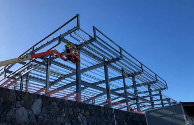 Le prix de coût bas a préfabriqué le bâtiment en métal de matériaux de construction de construction de structure métallique de lumière en métal en Hawaï