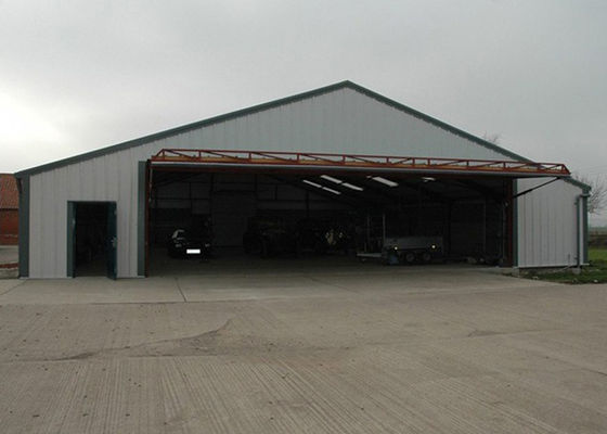 Le cadre en acier léger adapté aux besoins du client structurent le hangar préfabriqué d'avions