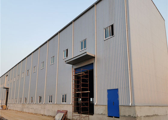 Entrepôt préfabriqué moderne en métal Q235 de conception, entrepôt en acier préfabriqué de mur d'ENV