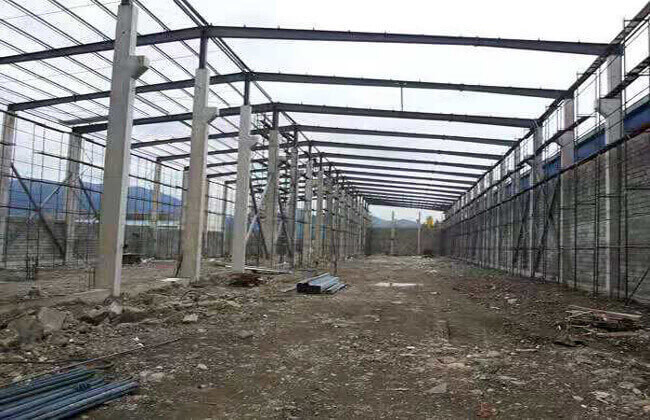 Structure métallique en acier adaptée aux besoins du client de Bâtiment-toit de structure métallique de bâtiment de coût bas de bureau d'hôtel d'usine d'entrepôt préfabriqué d'atelier en Géorgie